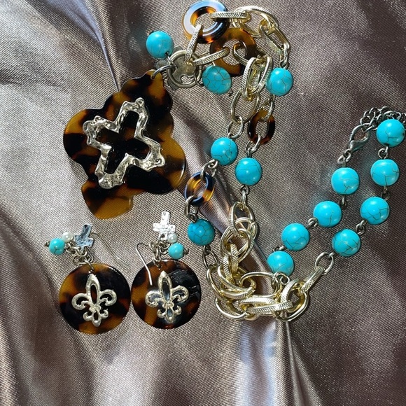 Turquoise & Tortoise Cross & Fleur-de-Lis Necklace Set Boho Designer Inspired - Picture 4 of 11